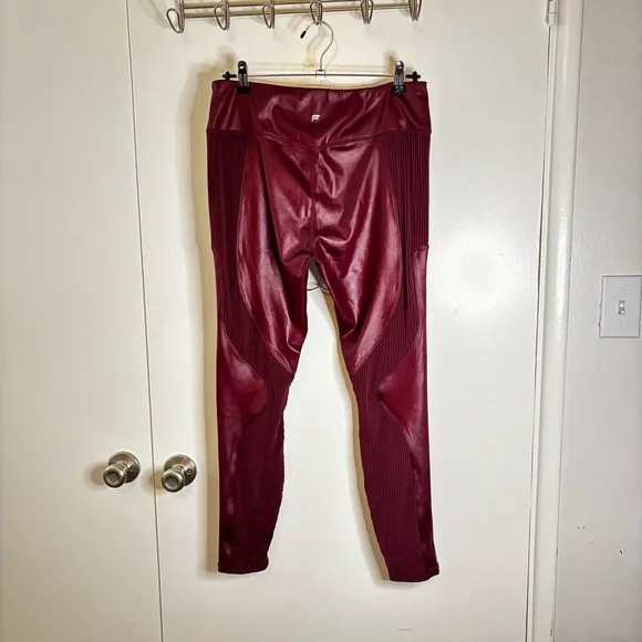 Fabletics Motion365+ Contour High-Waisted Legging in Merlot - Picture 3 of 16